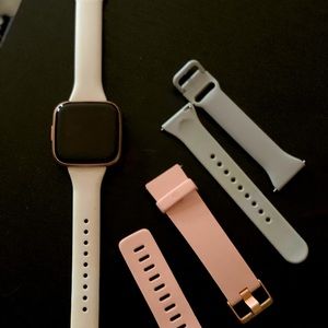 Fitbit Versa 2 w/ charger & interchangeable bands